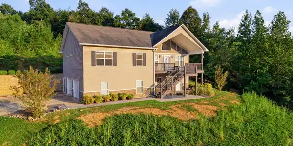 Image 4: 04-365MeadowbrookLn--55