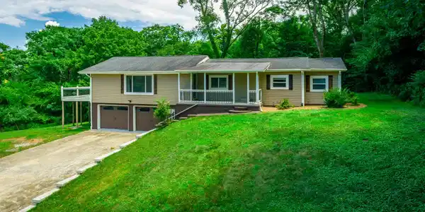 6582 Fairview Road