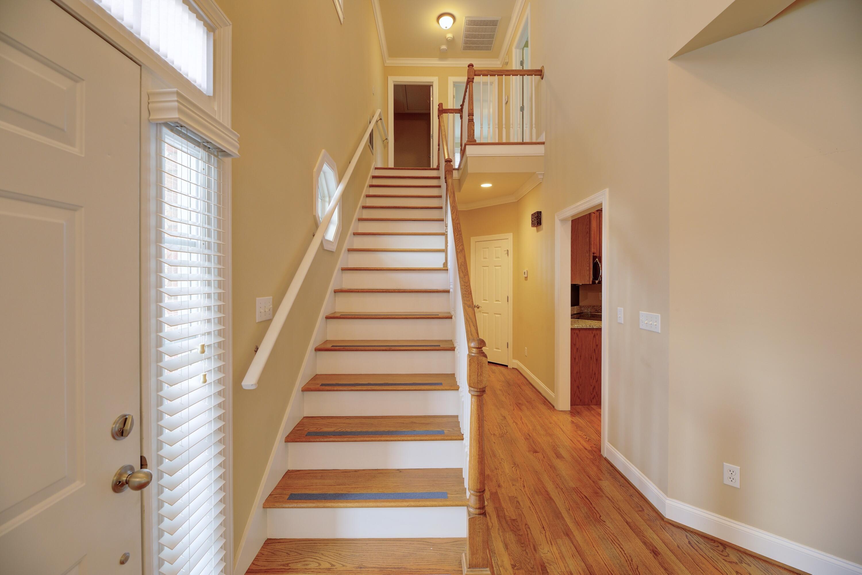 Image 4: Foyer