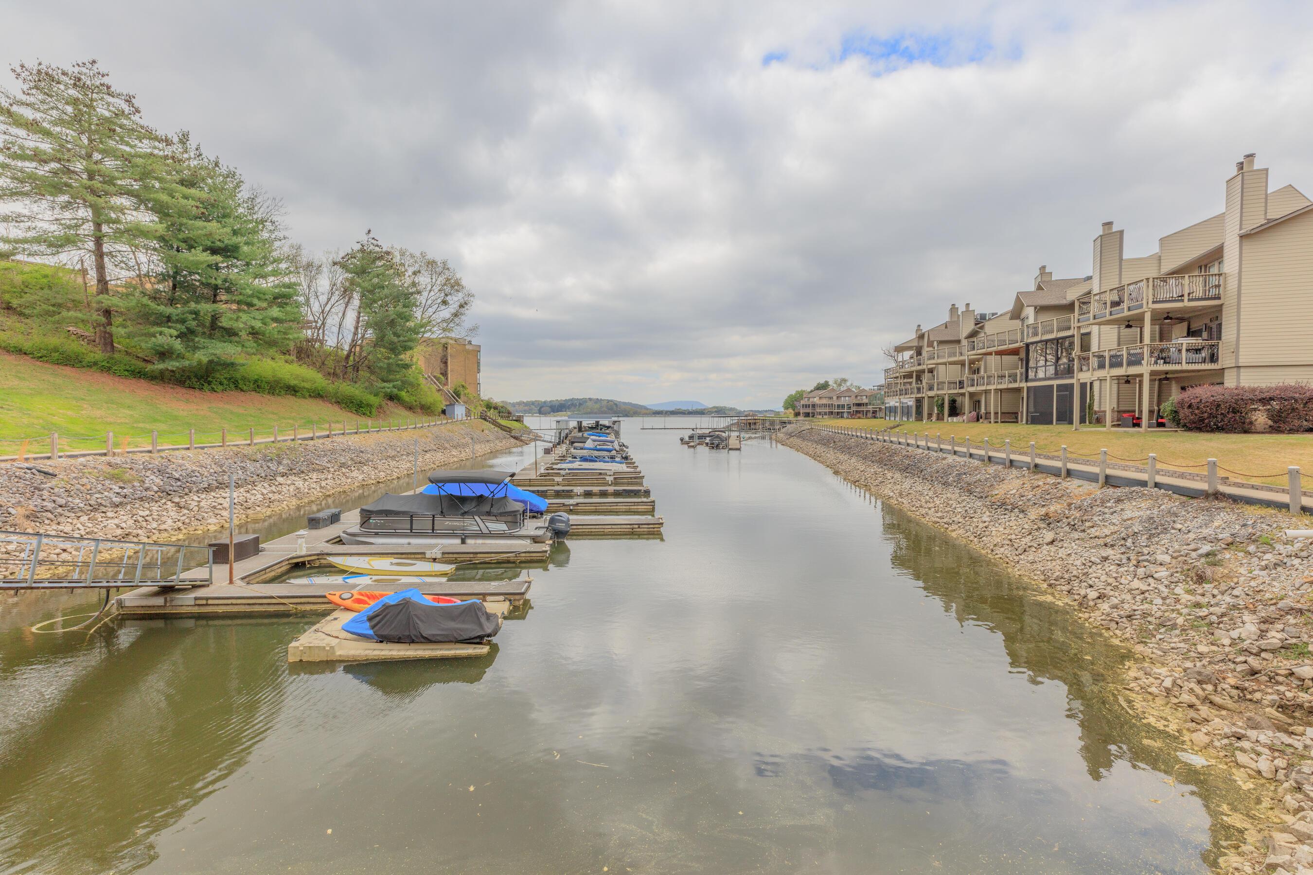 Image 4: 4274 Lakeshore #100 HD-19