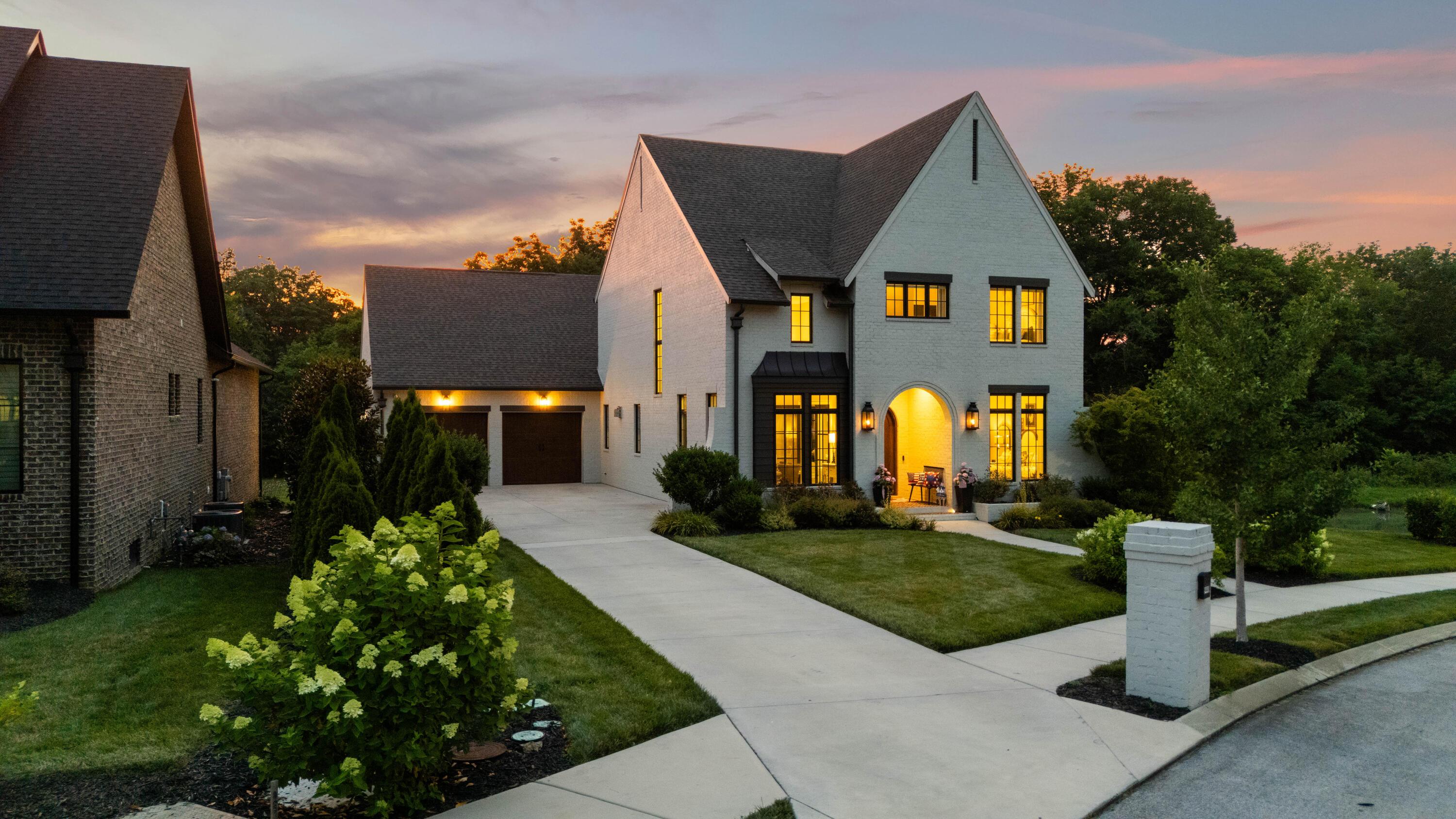 Image 2: 2_9440 calder cir twilight-2