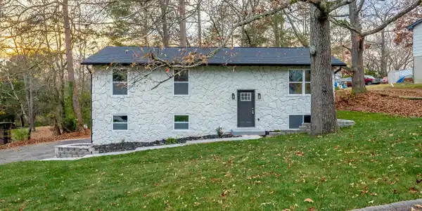 2414 Leann Circle