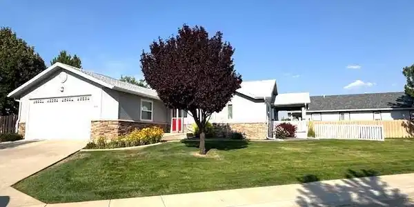 802 Bluffs Blvd