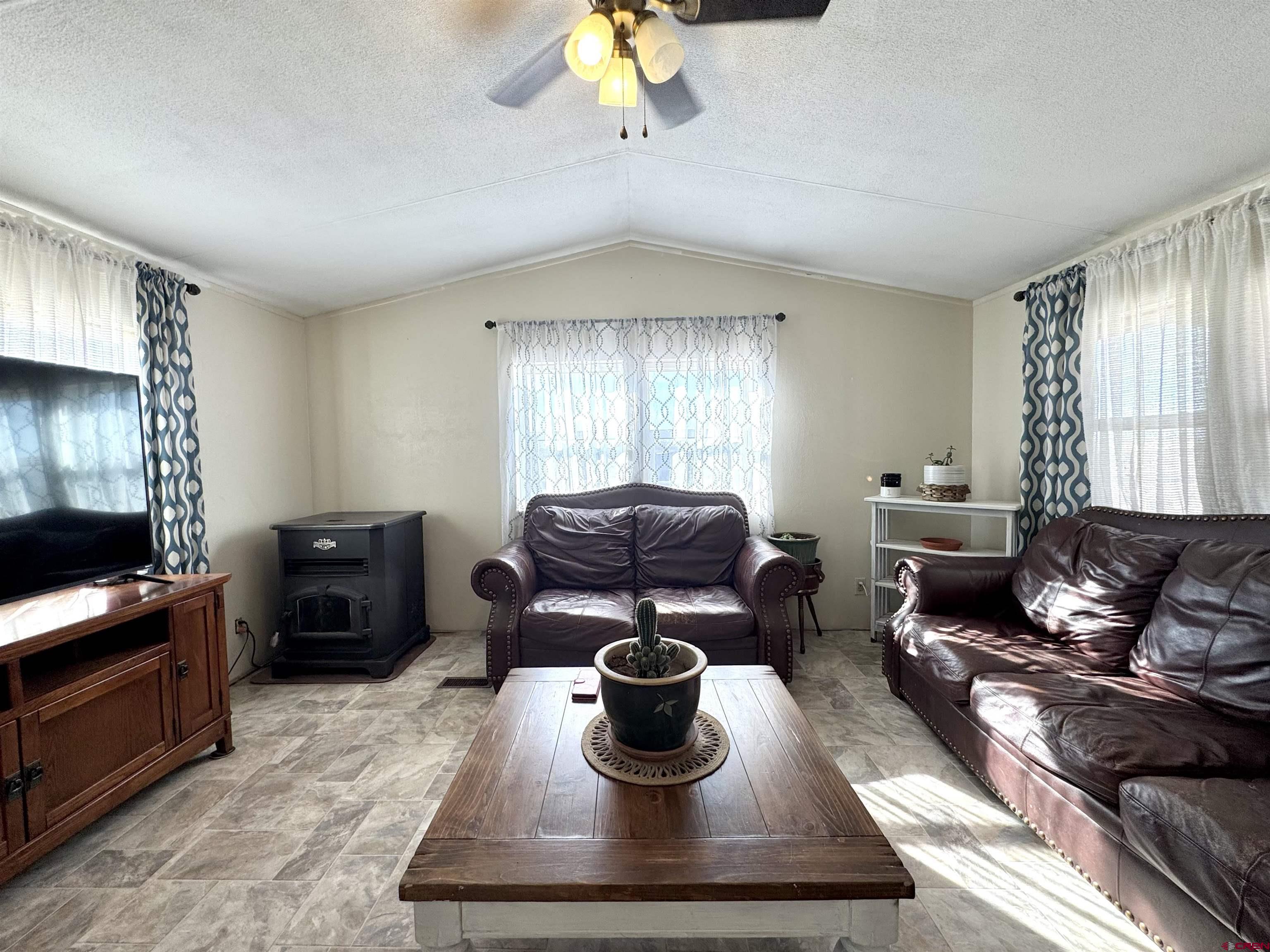Image 3: Living Room