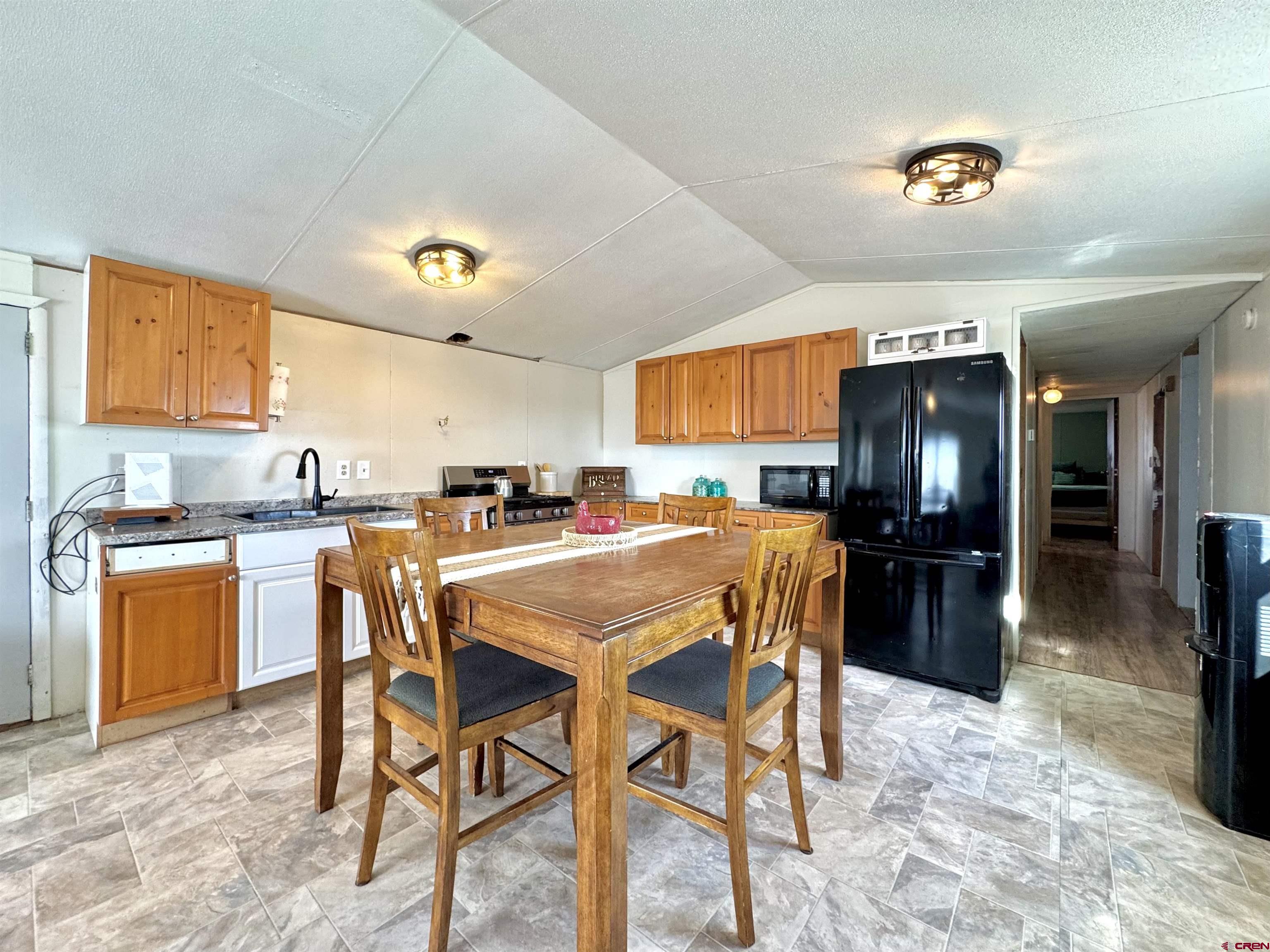 Image 4: Dining Area