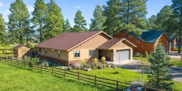 617 Oakwood Circle