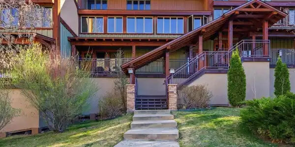 961 N Tamarron Drive