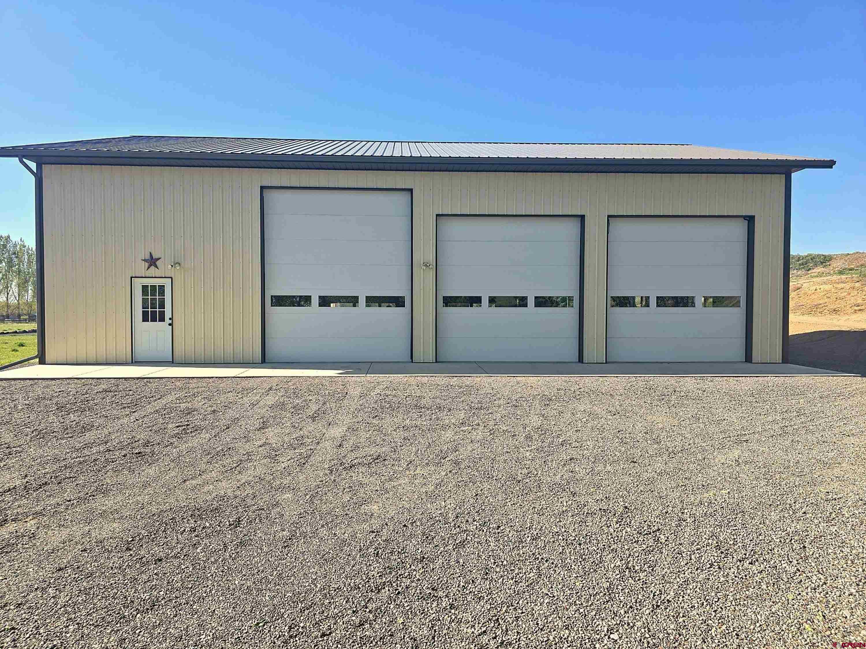 Image 3: 60' x 42' shop