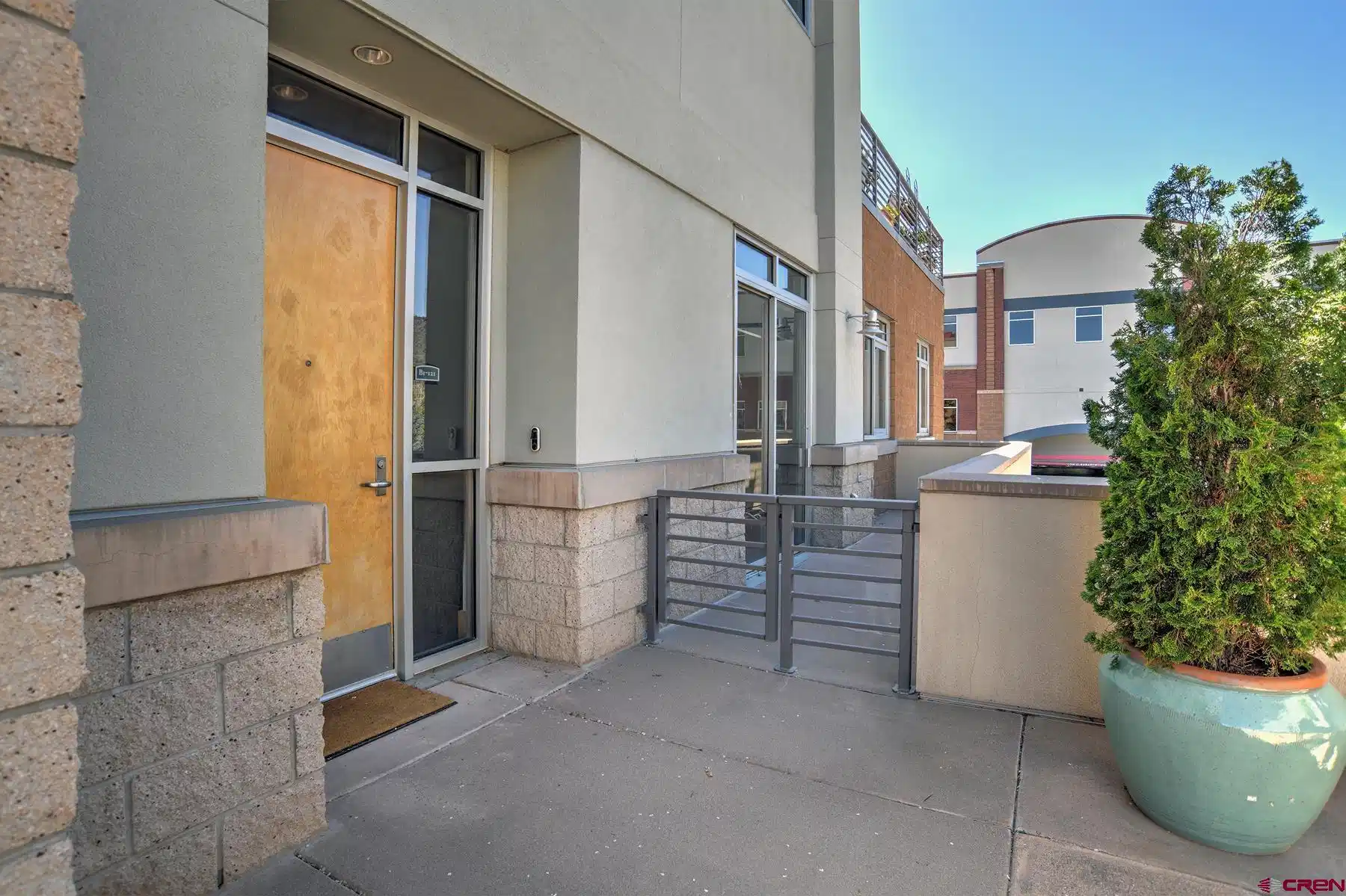 Image 1: Entry