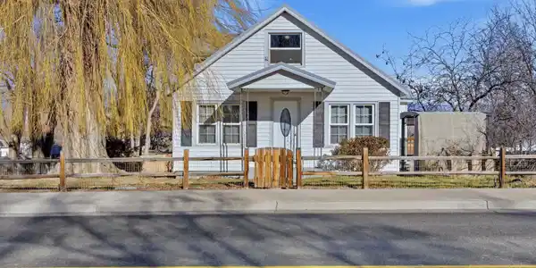 1255 E 7th Street