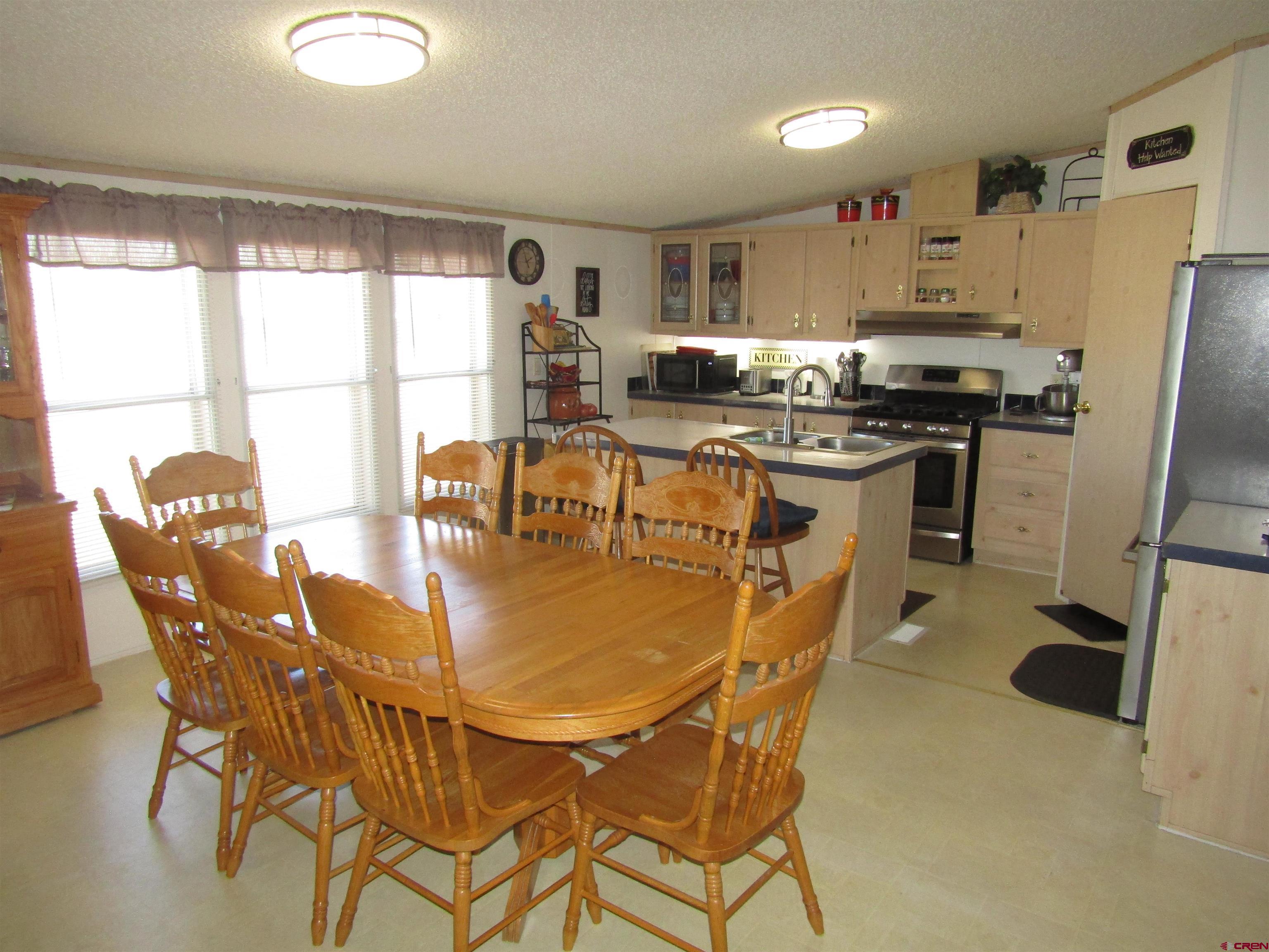 Image 4: Kitchen/Dining