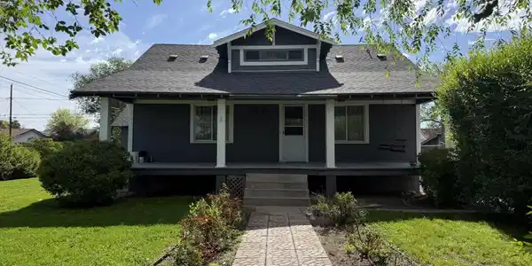 906 Leon Street