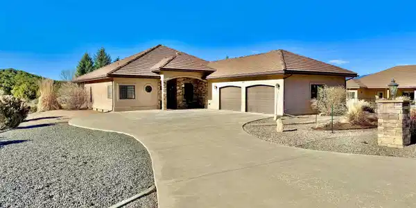 1215 SE Fairway Drive