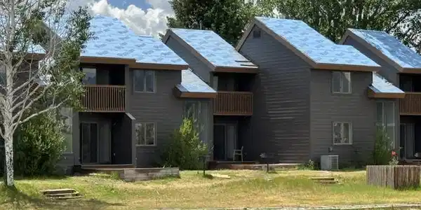 195 Lakeside Drive