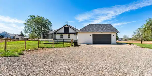 Image 4: Attached Garage