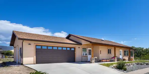 480 Hawthorn Drive