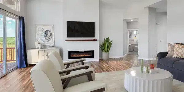 Image 4: Living Room