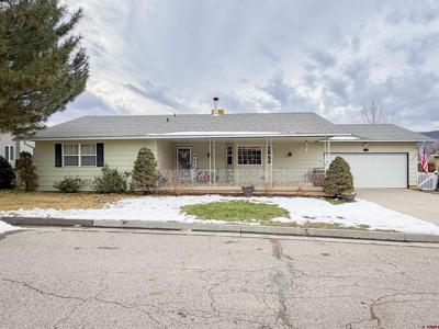 114 Meadowbrook Court