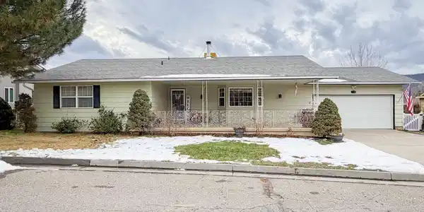 114 Meadowbrook Court