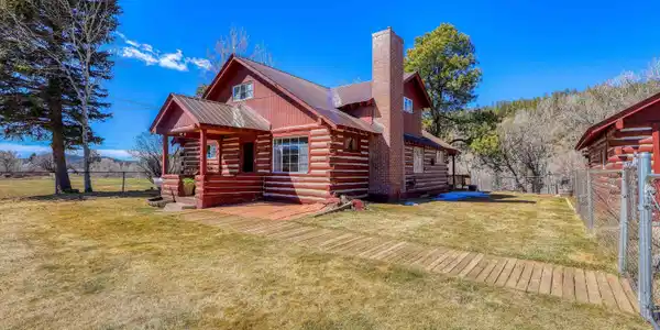 2520 E Highway 160