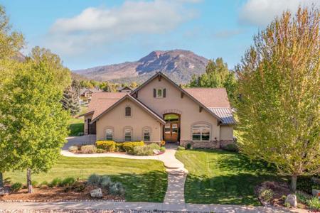 9 Pebble Drive