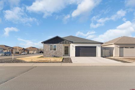 2305 Mountain Pines Drive