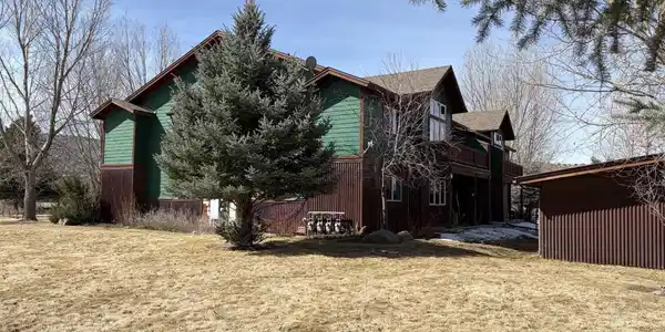 520 Redcliff Circle