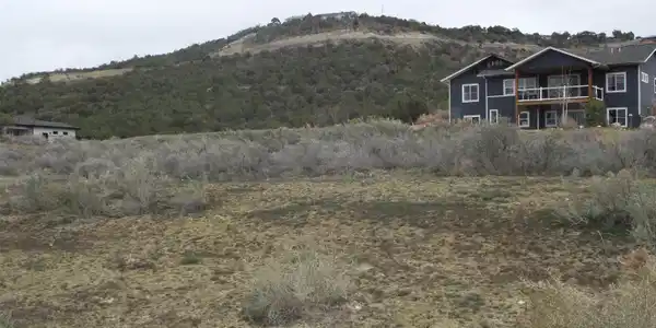 735 SE Pinyon Street
