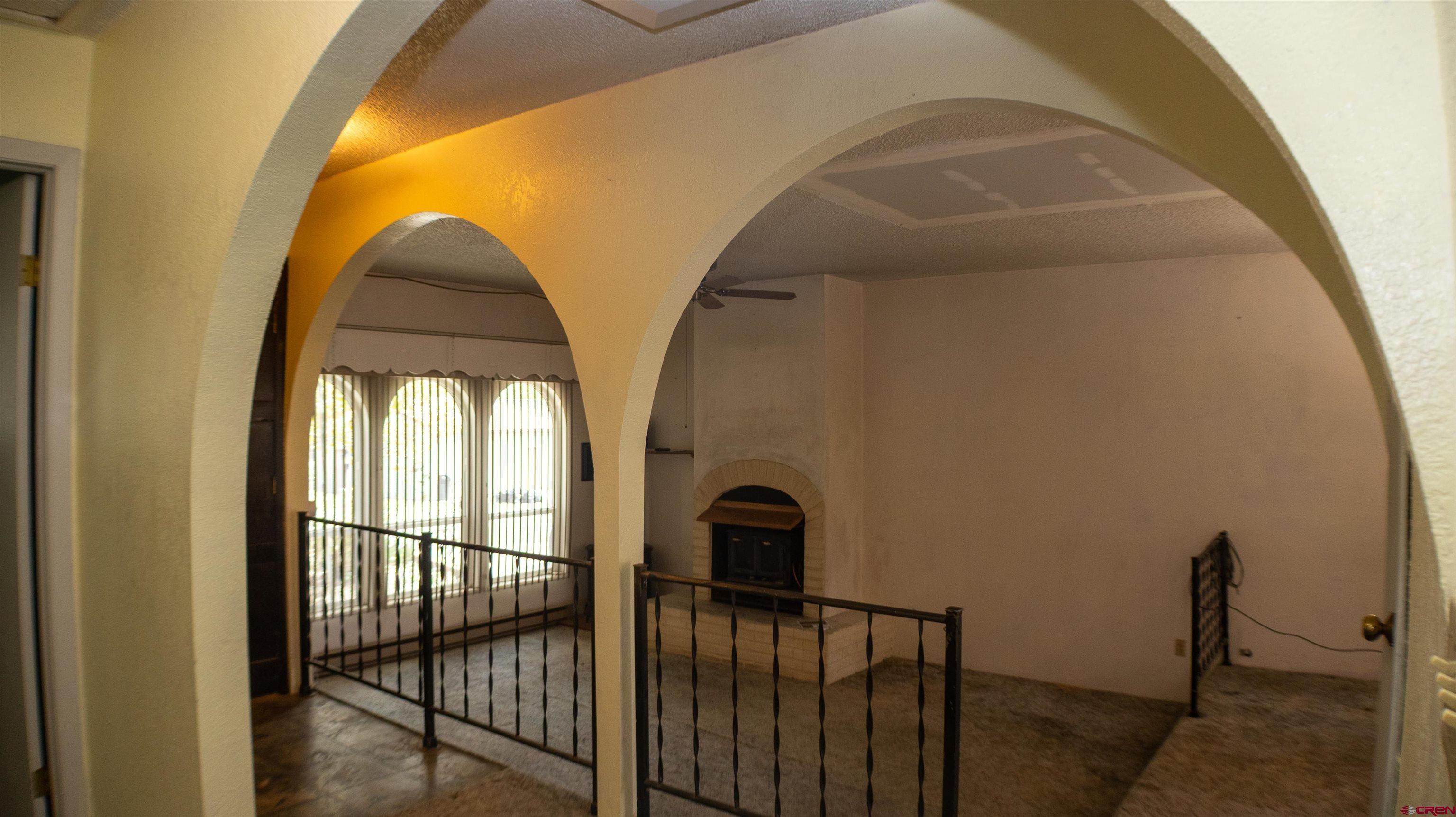 Image 4: Living Room