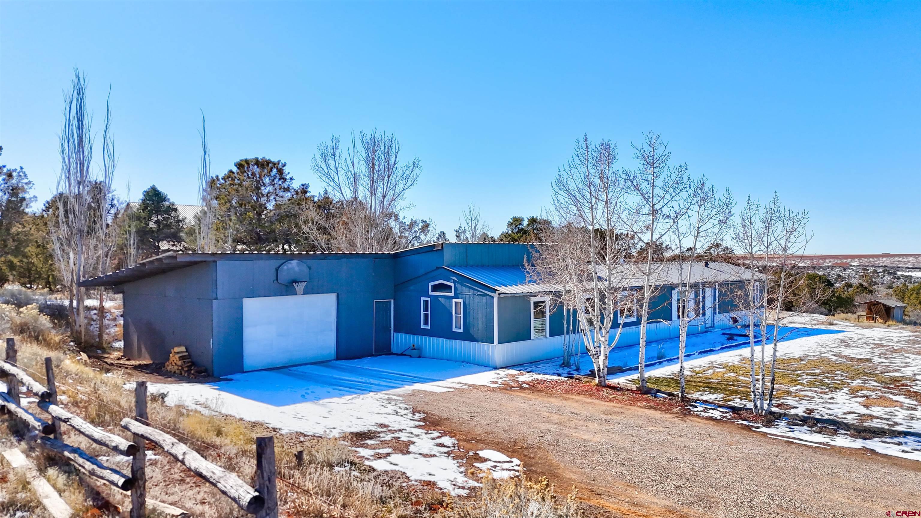 Image 2: Front of Home/Garage