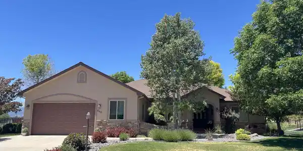 850 SE Pinyon Street