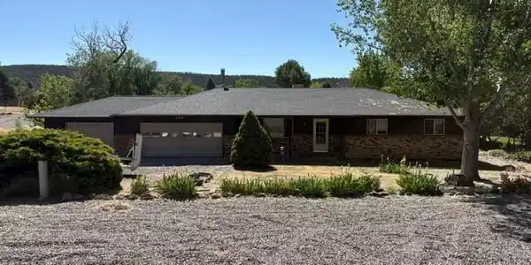 275 SE Apple Court