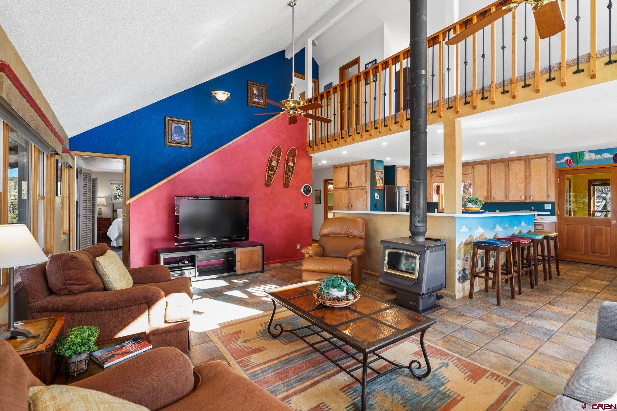 Image 4: Living Room