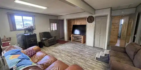 Image 3: Living Room