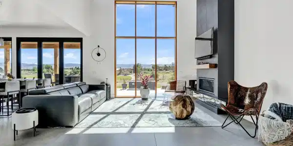 Image 2: Living Room