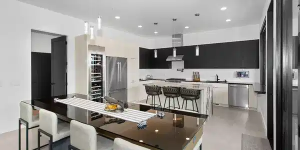 Image 4: Dining Room