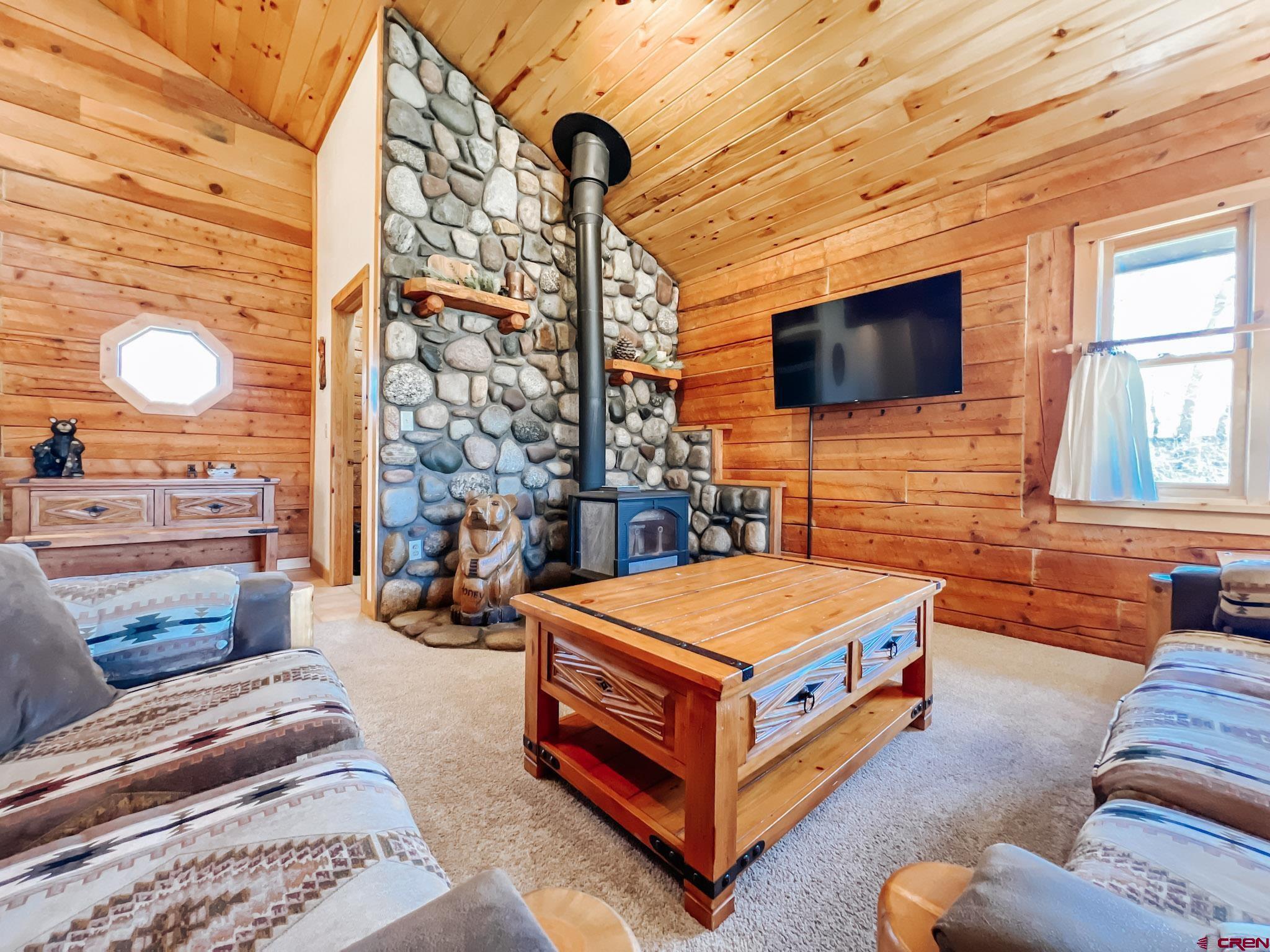 Image 4: Living Room