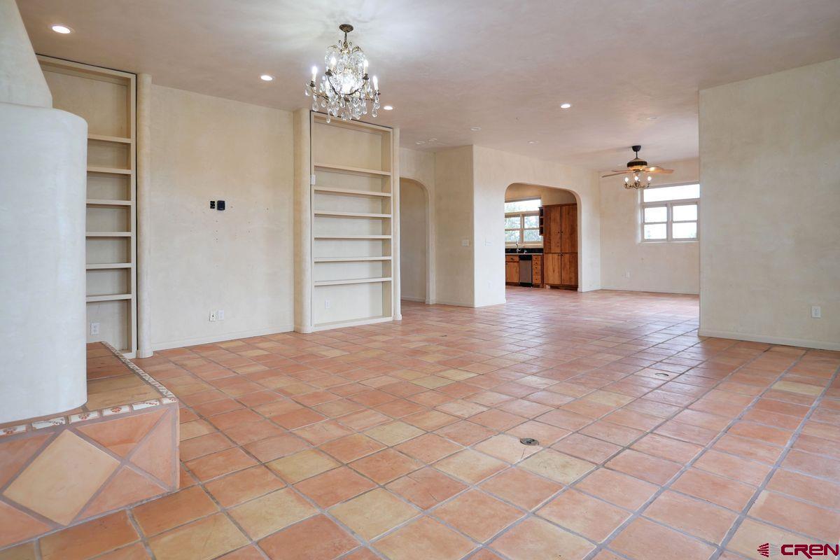Image 4: Living Room