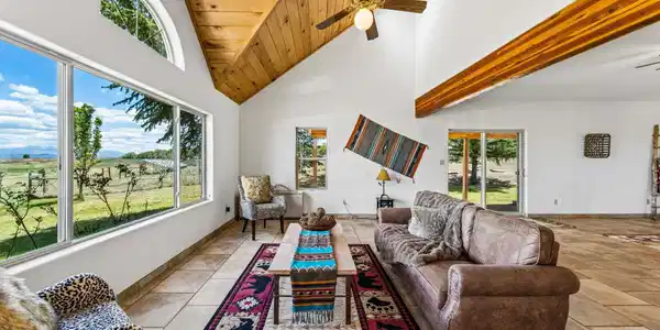 Image 3: Living Area
