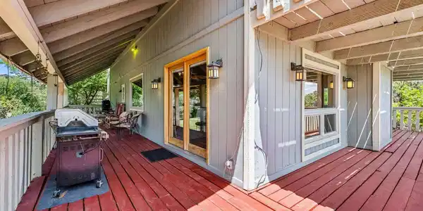 Image 3: Covered Deck