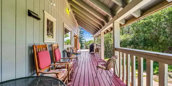 Image 4: Covered Deck