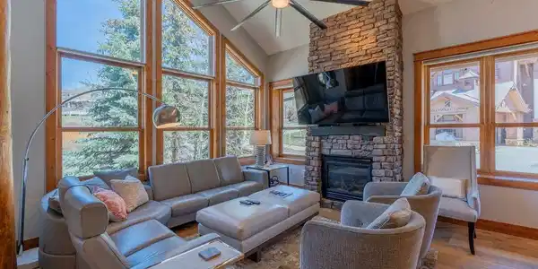 Image 2: Living Room