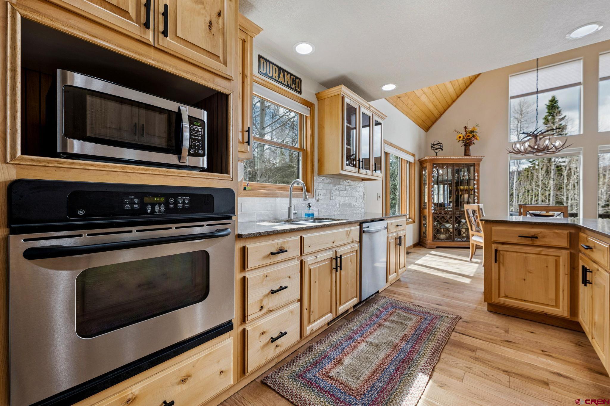 Image 4: Kitchen