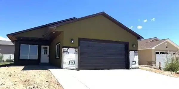 976 Bluffs Blvd
