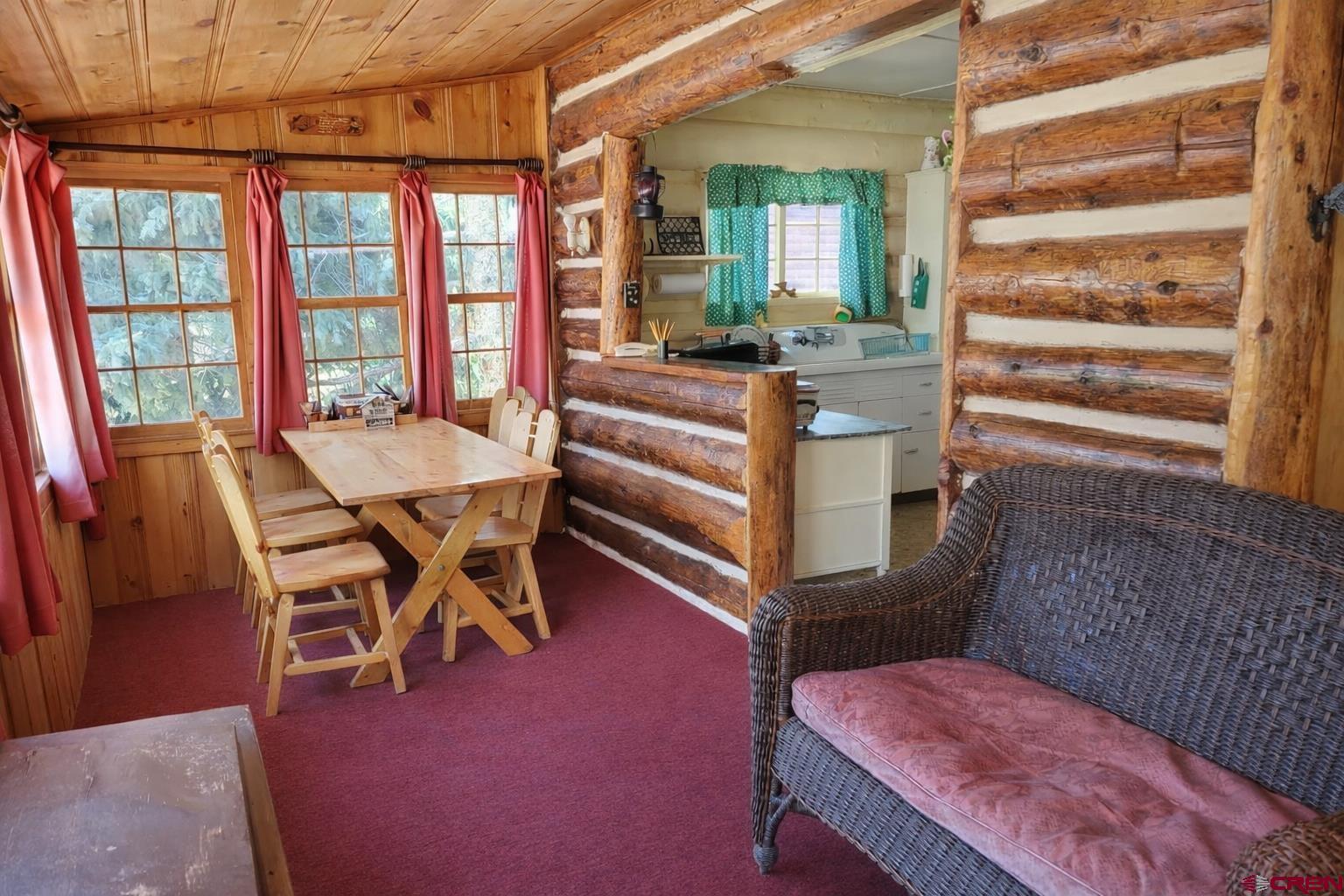 Image 3: Breakfast Nook