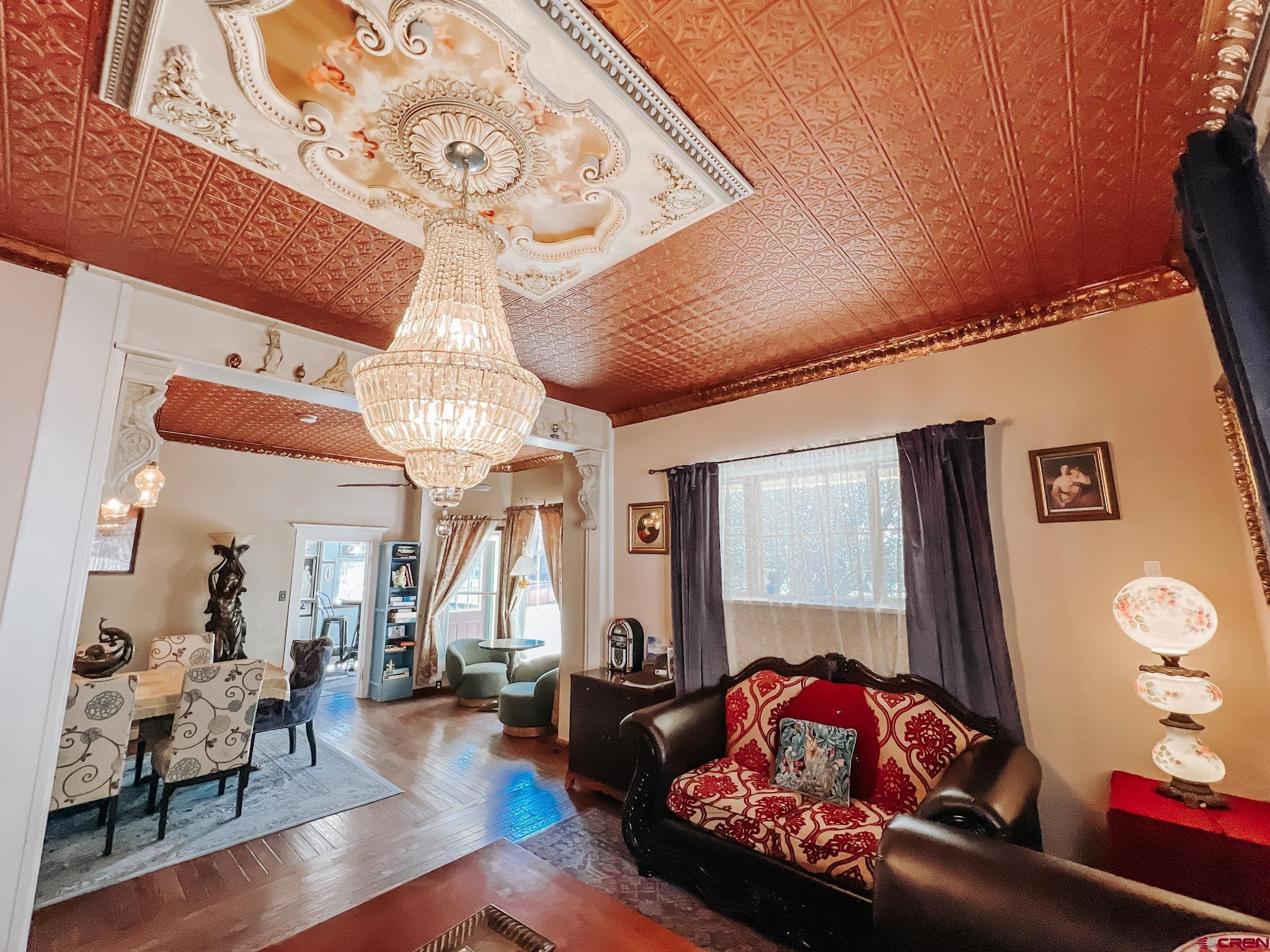 Image 4: Living Room