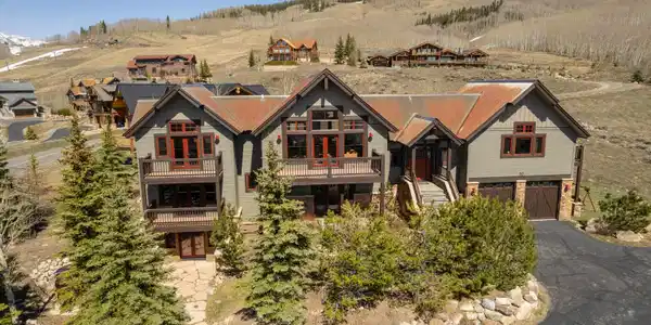 30 Summit Road