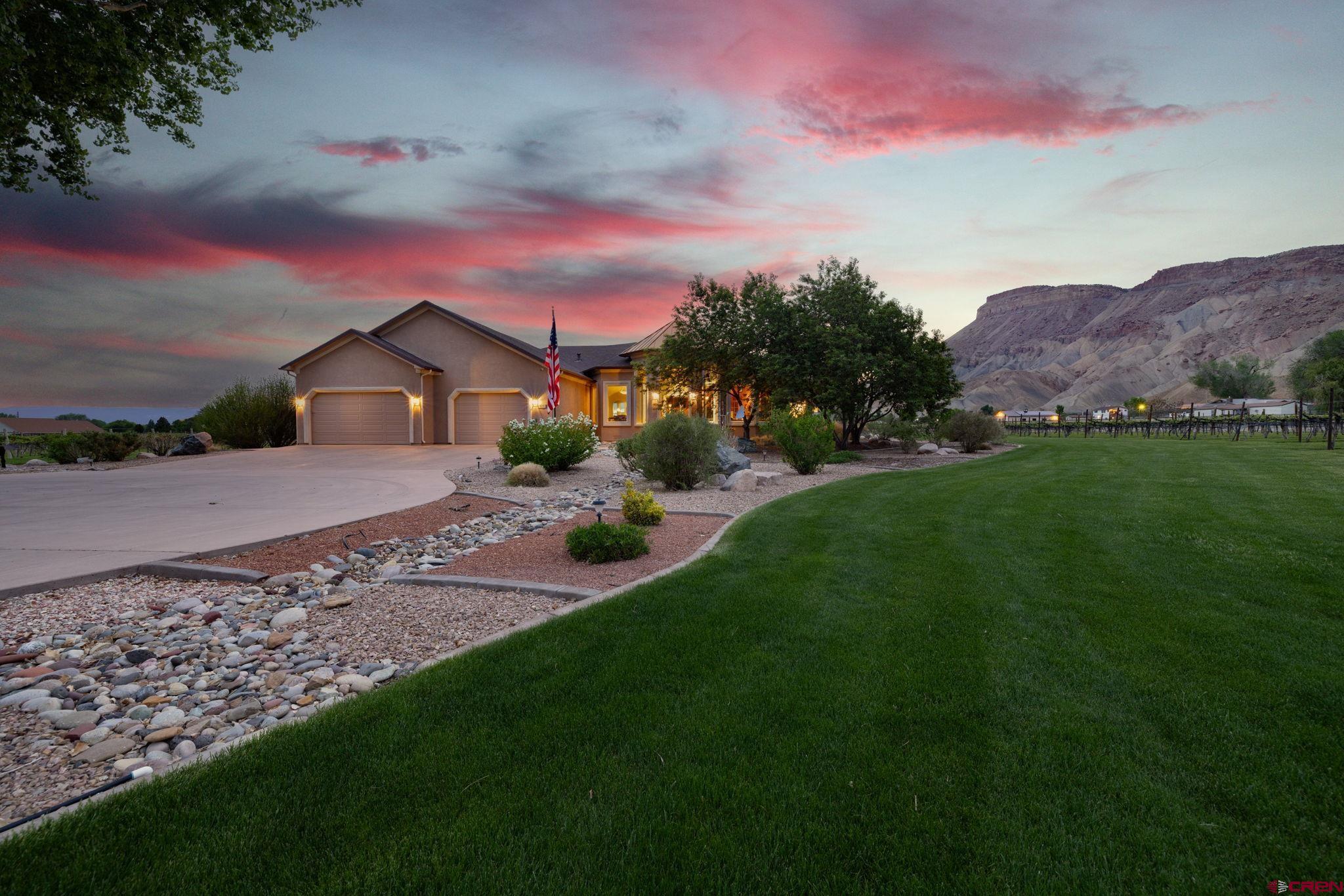 Image 2: Stunning property surrounded by Vineyards
