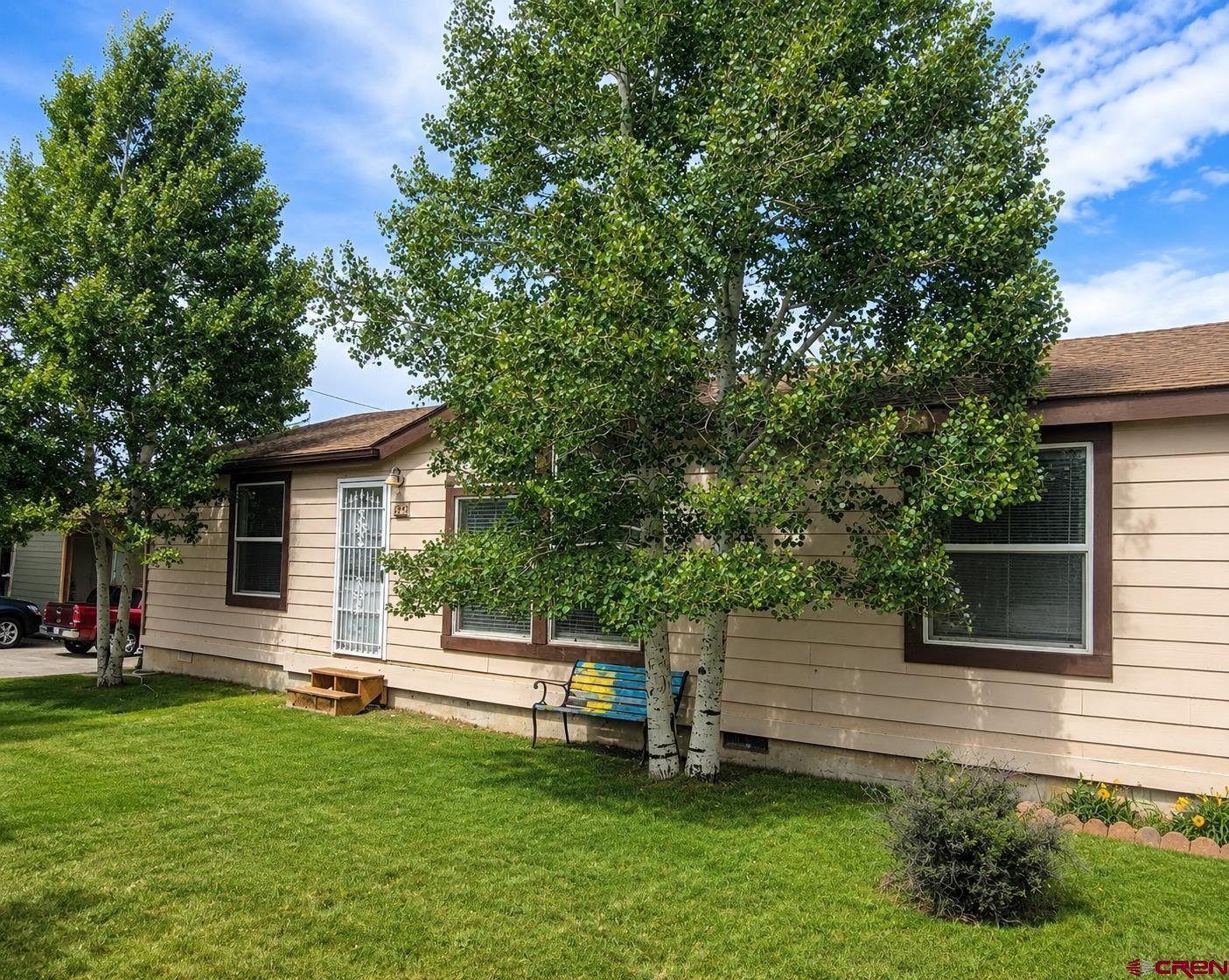 Image 3: Front Yard
