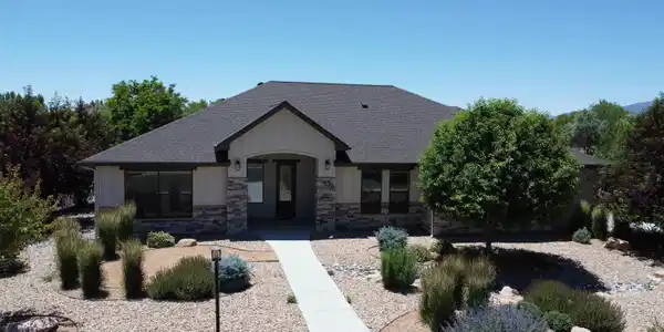 875 SE Pinyon Street